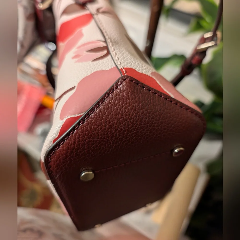 Kate Spade New York Eva Nouveau Bloom Small Bucket Bag EUC